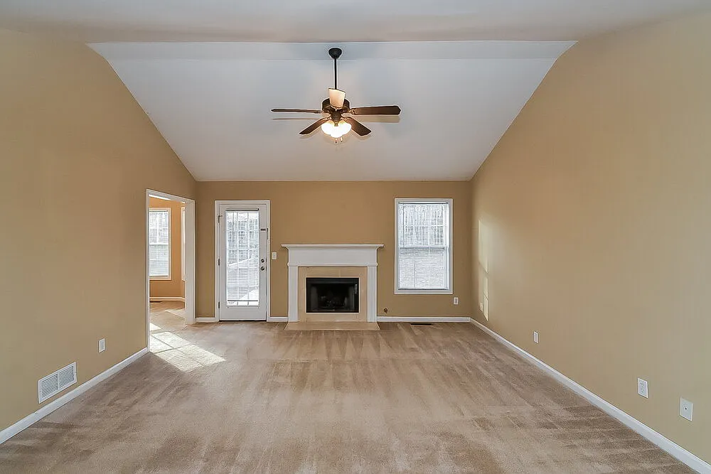 3 bed, 2.0 bath, 1698 sqft, $2,850 — Photo 4