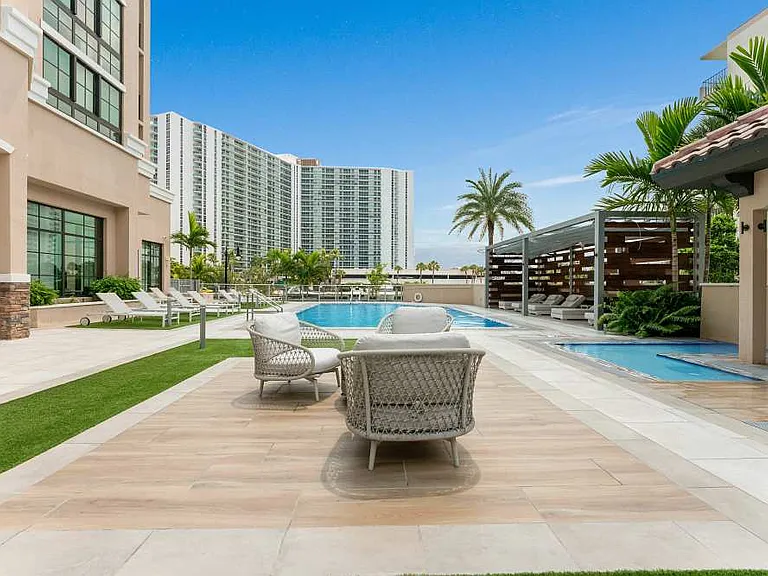 Marina Del Sol — Photo 2