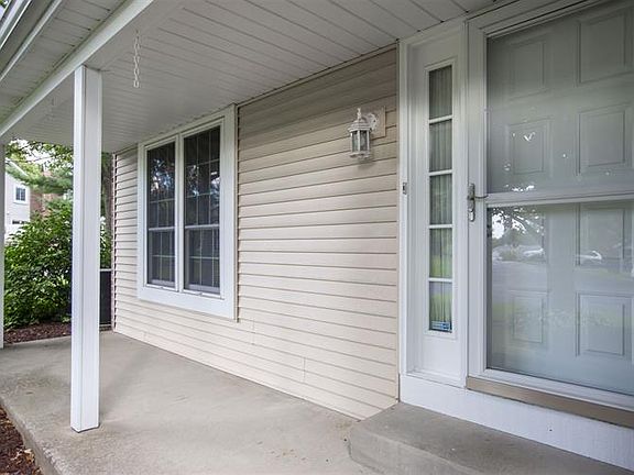 4th image of 18172 Windmill Ct