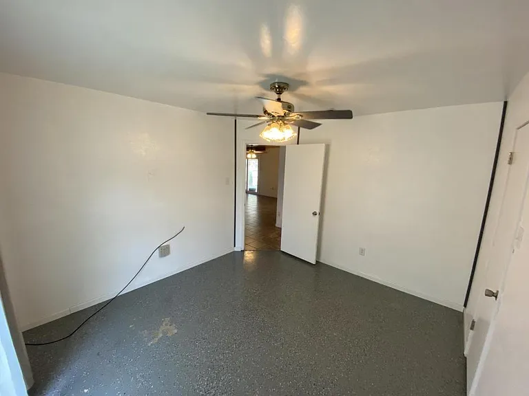 1122 Rhonda Lee St — Photo 10