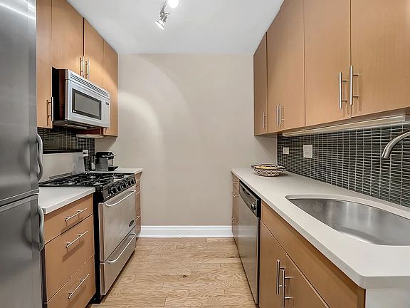 4th image of 205 3rd Ave APT 5F