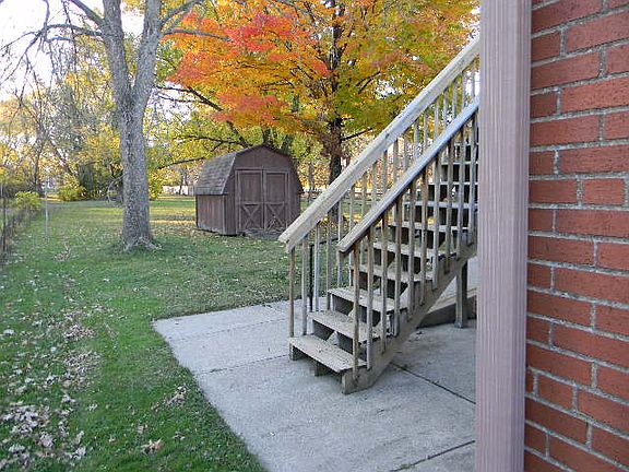 3rd image of 6933 Clovernook Ave