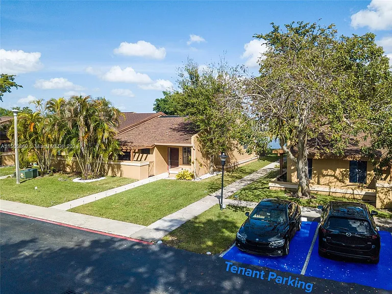 874 NW 79th Ter — Photo 36