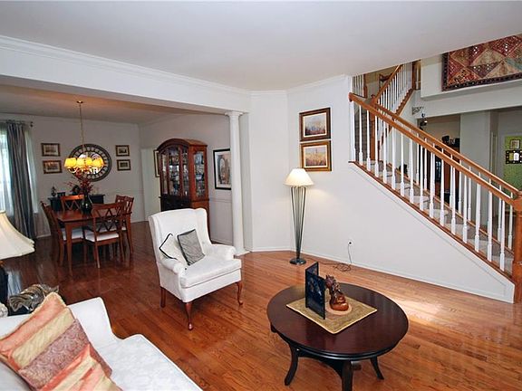3rd image of 17 Orchid Dr