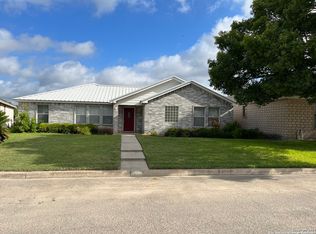 23 Leona Hts, Uvalde, TX 78801