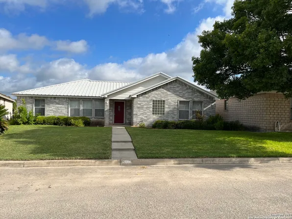 23 Leona Heights, Uvalde, TX 78801