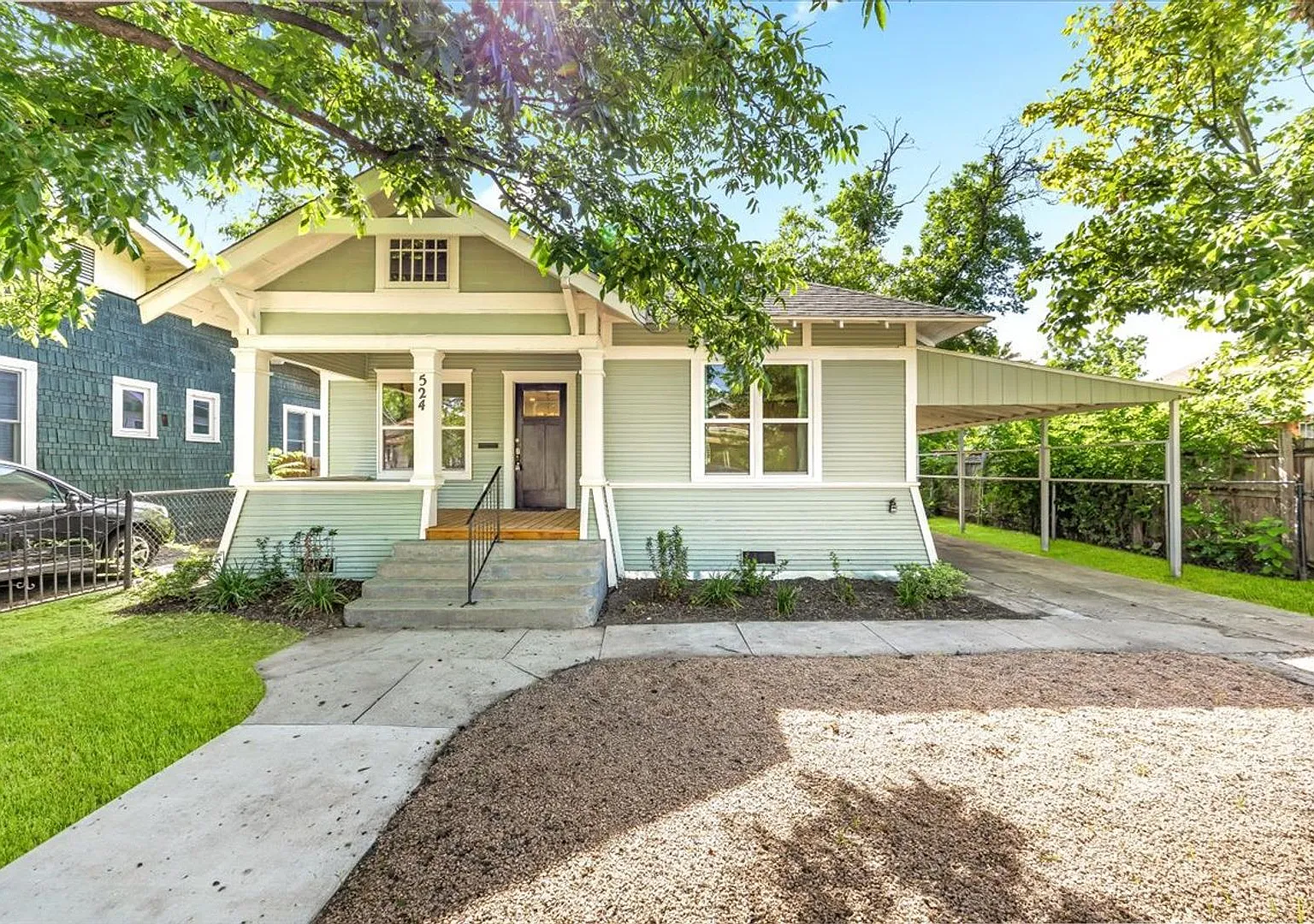 Historic Charm, Modern Comfort Near Downtown San Antonio — Photo 2