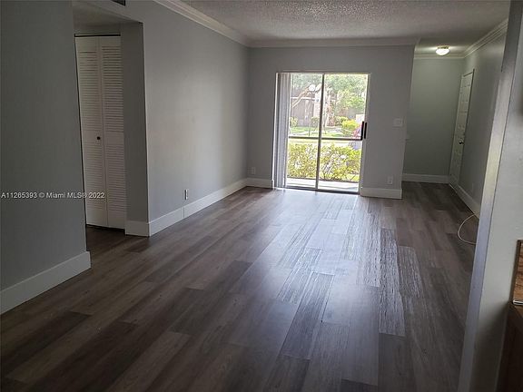 3rd image of 512 Gardens Dr APT 102
