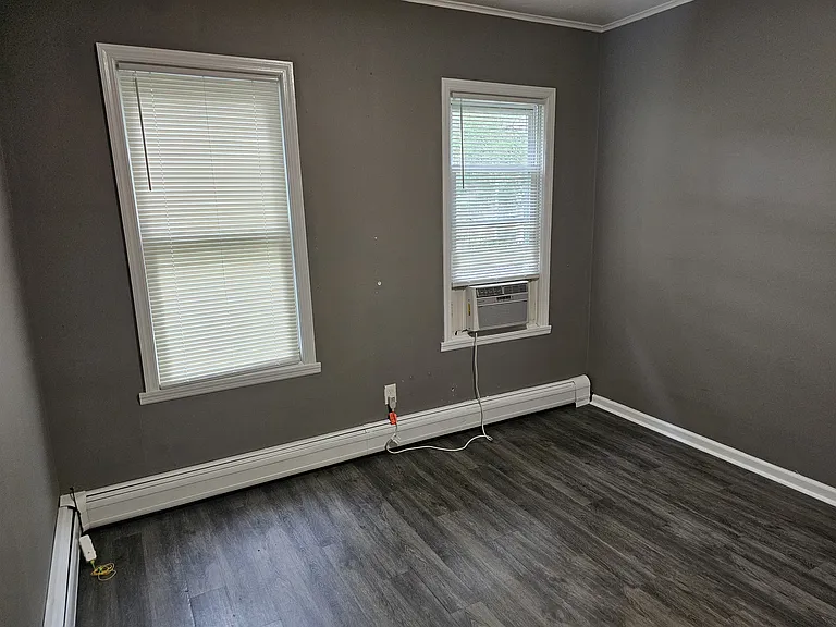 31 Parker Ave #1R — Photo 8