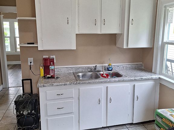 3rd image of 11724 Jesse Ave
