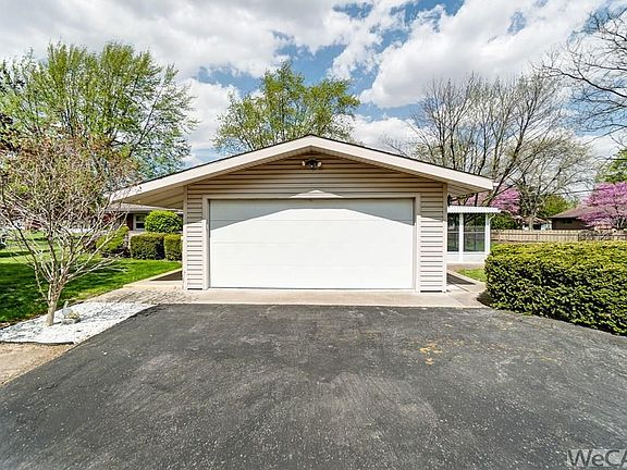 3rd image of 1020 Fairfield Dr #Drw4-p9