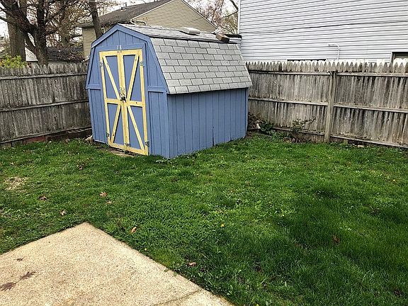 3rd image of 5693 Whitethorn Dr