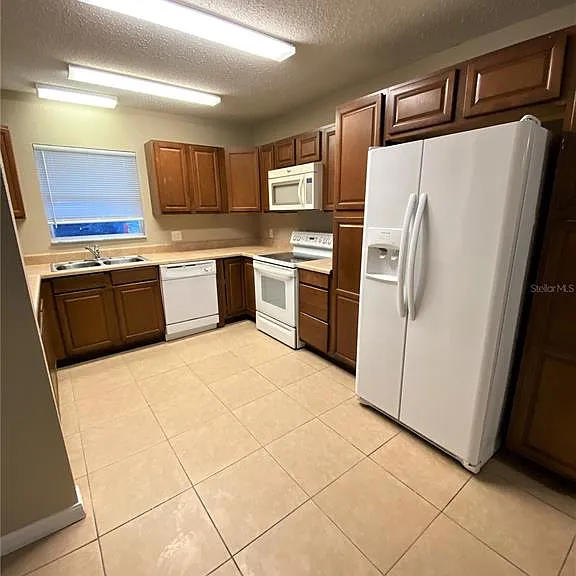 2431 NW 4th Ter #2431 — Photo 4