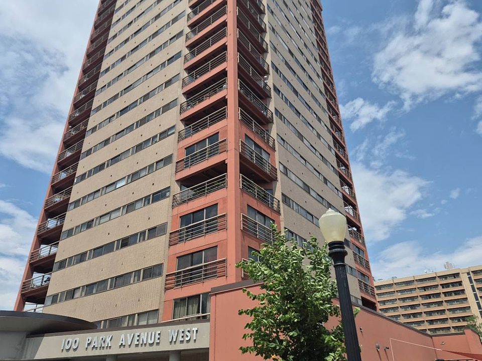 2nd image of 100 Park Ave W APT 2008