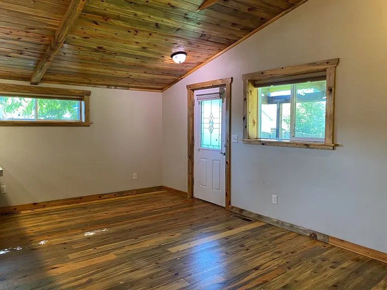 517 Endicott St — Photo 23