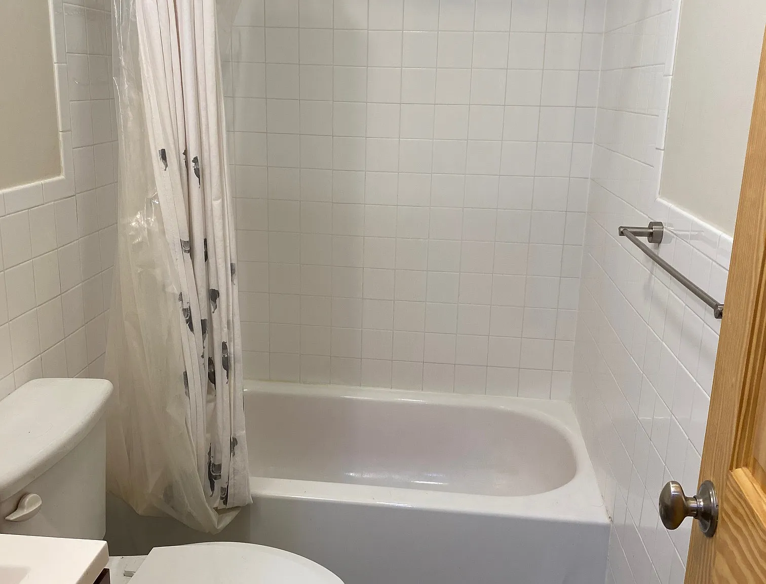 3 bed, 1100 sqft, $5,100 — Photo 1