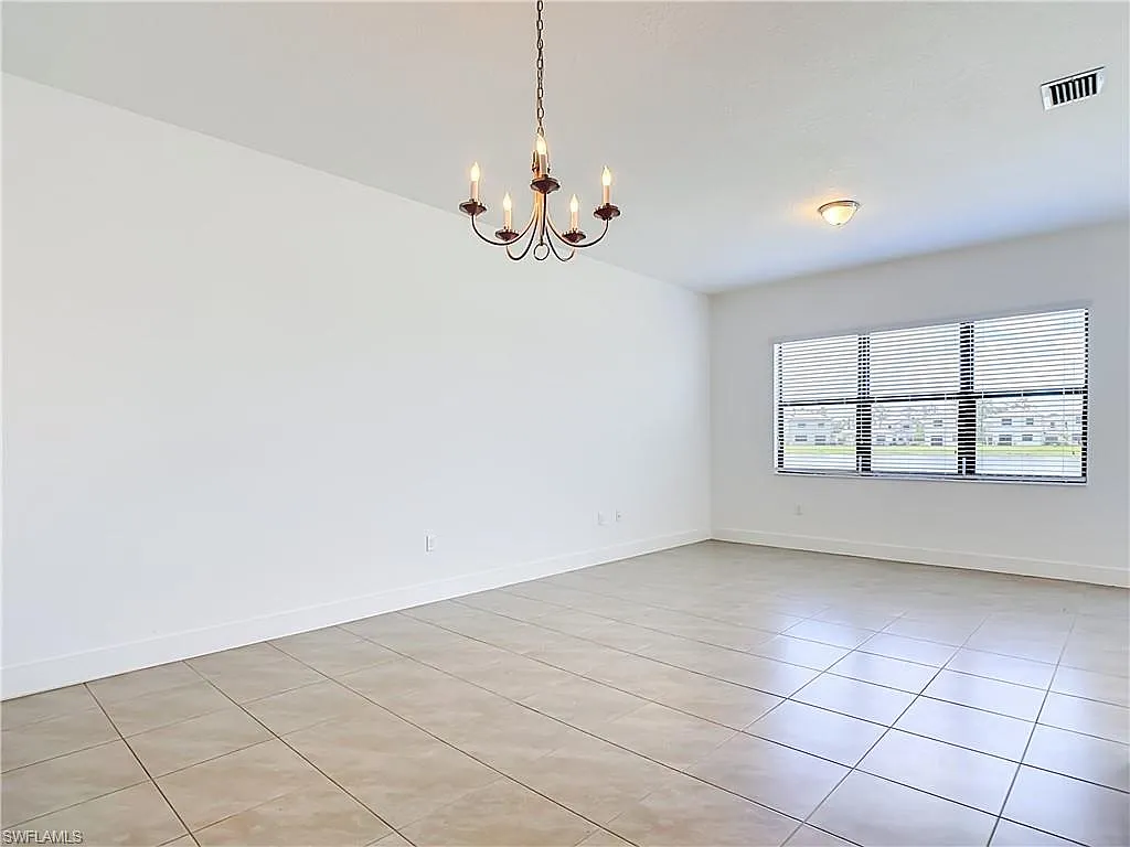 3 bed, 2.5 bath, 2047 sqft, $2,150 — Photo 2