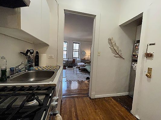 3rd image of 11 E 80th St #4A