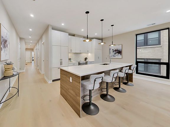 2nd image of 5114 S Kenwood Ave #3B