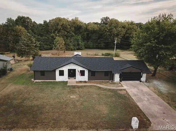 605 Hunters Creek Dr, Lebanon, MO 65536