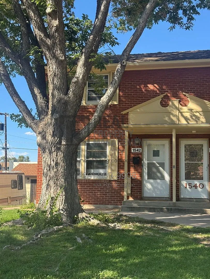 2 bed, 1.5 bath, 940 sqft, $1,200 — Photo 2