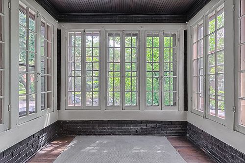 3rd image of 3919 Botanical Ave