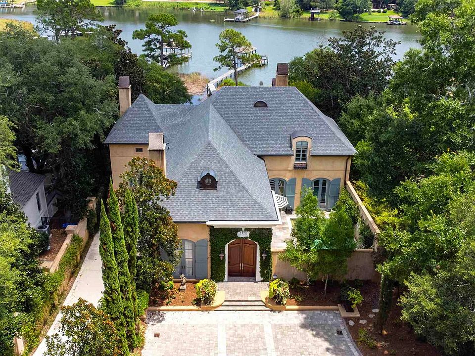 1st image of 3920 Menendez Dr