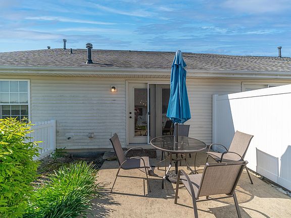 4th image of 403 Retreat Ln