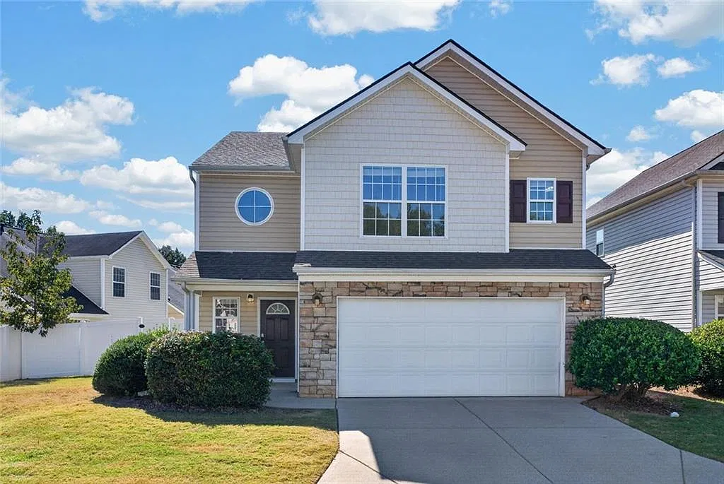 3 bed, 2.5 bath, 2069 sqft, $1,975 — Photo 1