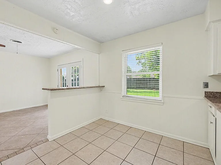 9315 Val Verde St — Photo 10
