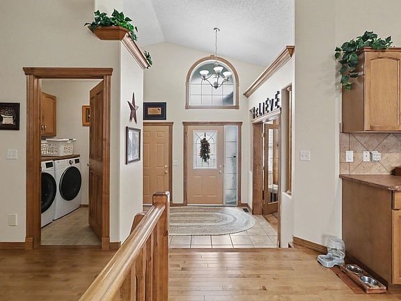 2nd image of 5 Richelieu Cres