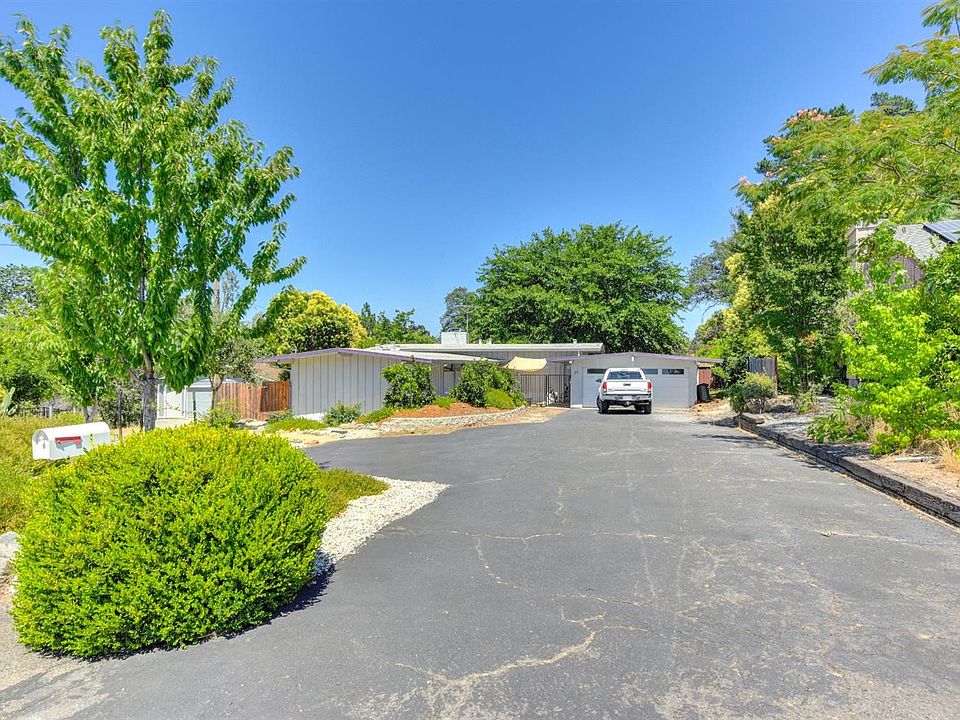 1st image of 211 N McDaniel Dr