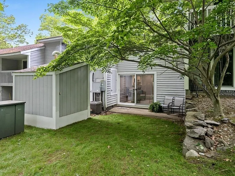 3 Beals Cove Rd #E — Photo 6