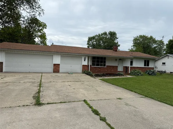 5347 Mapletree Dr, Flint, MI 48532