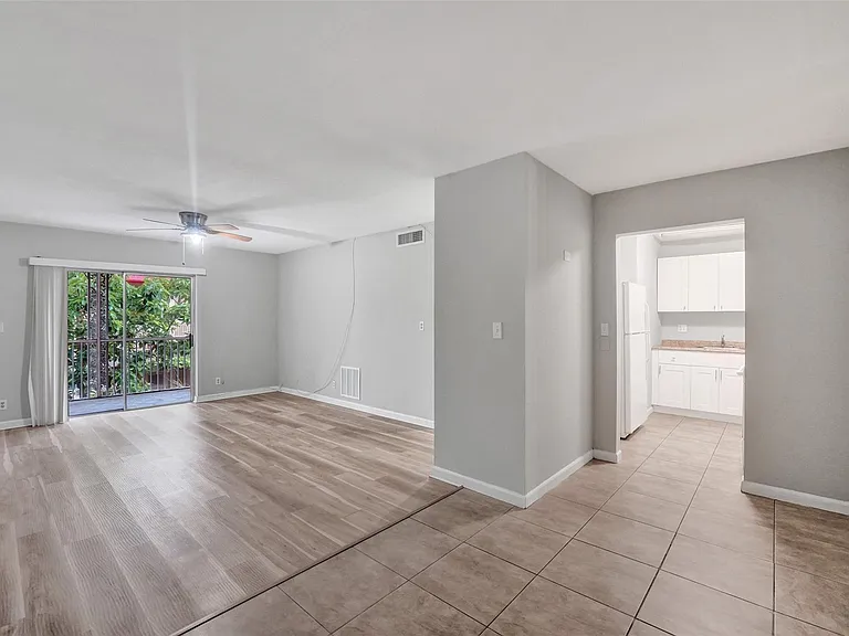 555 SE 8th St #252 — Photo 13