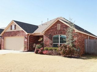 8304 S Gardenia Ave, Broken Arrow, OK 74011