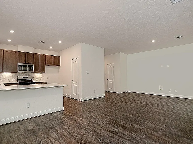 27646 Mesabe Dr — Photo 6