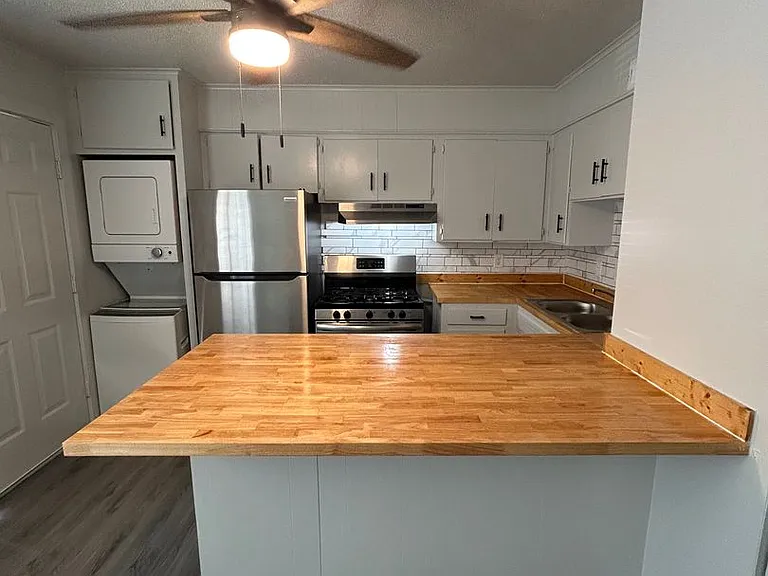969 W Holly St — Photo 13