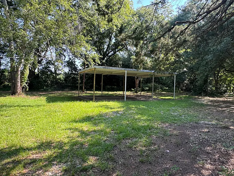 1084 Forbes Ln — Photo 26