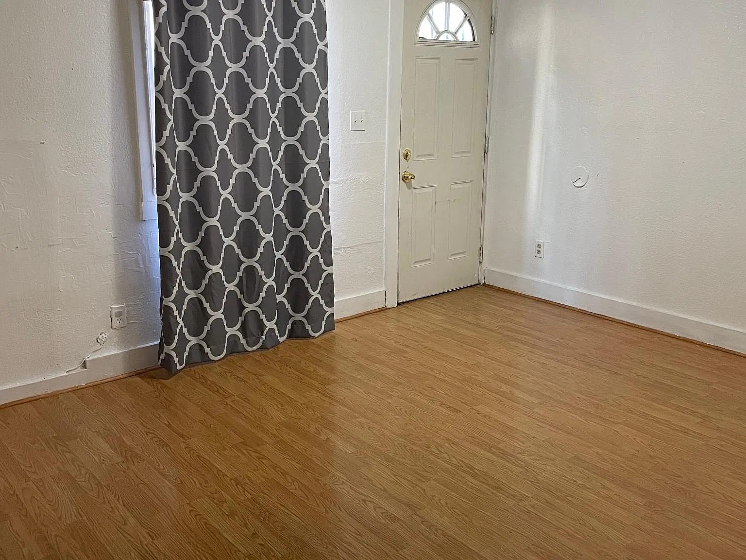 2 bed, 900 sqft, $1,600 — Photo 4