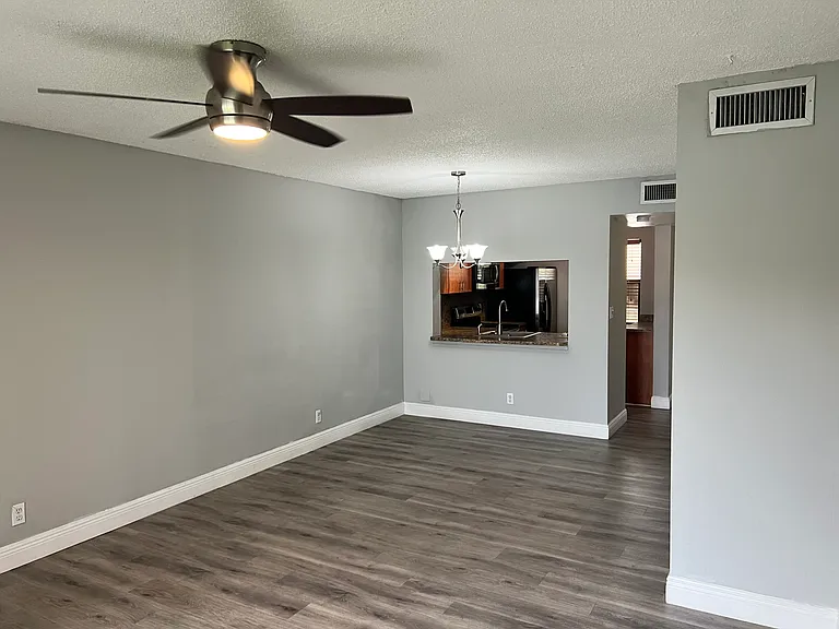 10005 Winding Lake Rd #105 — Photo 20