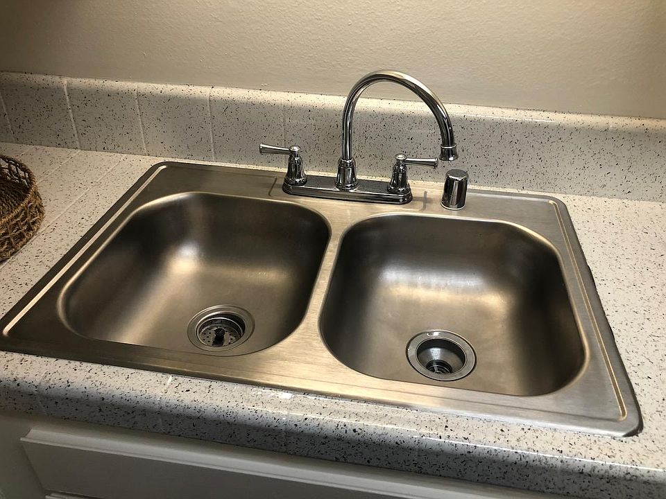 Clean kitchen sink