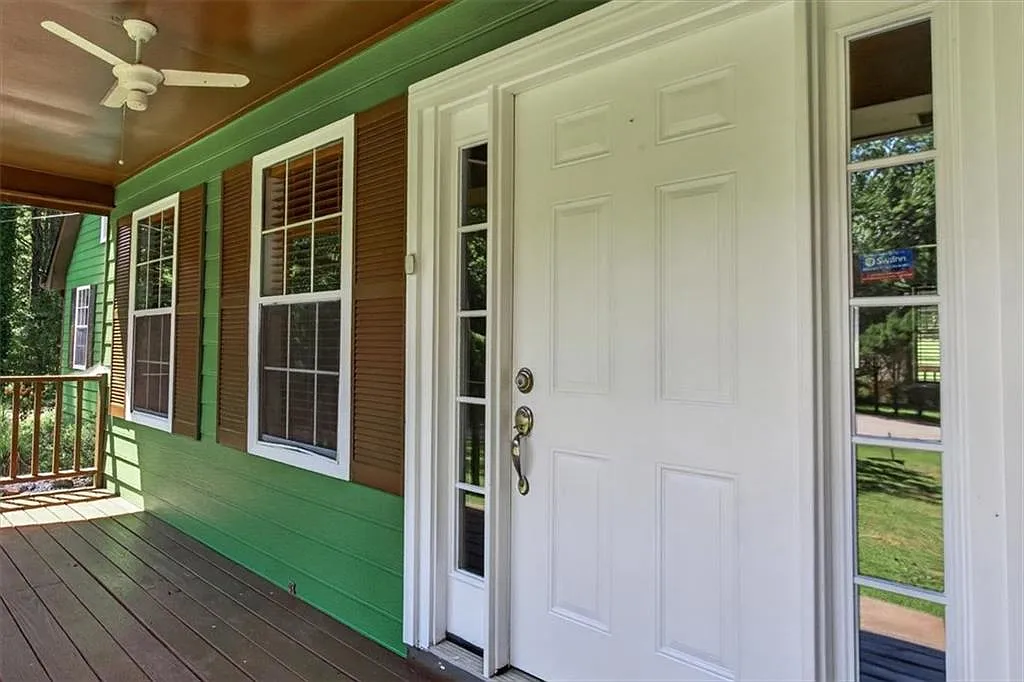 3 bed, 2.0 bath, 1455 sqft, $2,200 — Photo 2