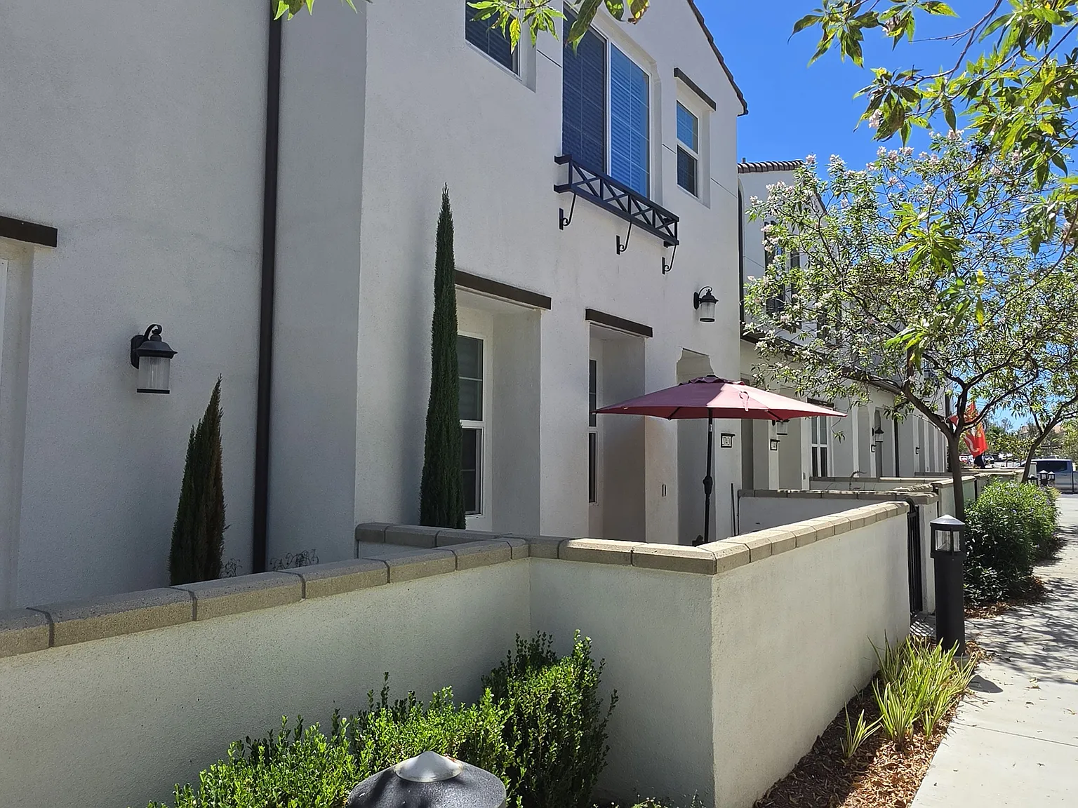 3 bed, 2.5 bath, 1527 sqft, $2,995 — Photo 3