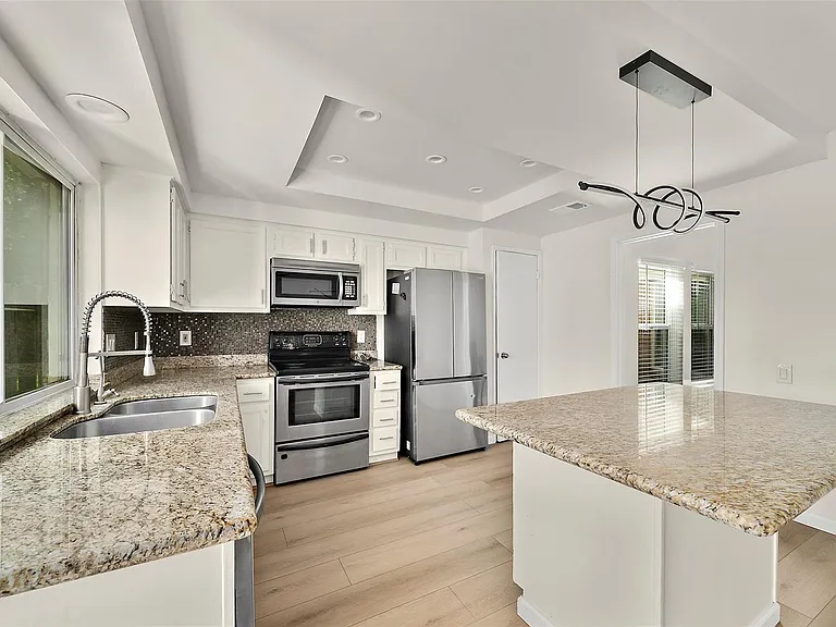3219 The Highlands Dr — Photo 6