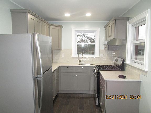 New kitchen completely renovated from to to the bottom