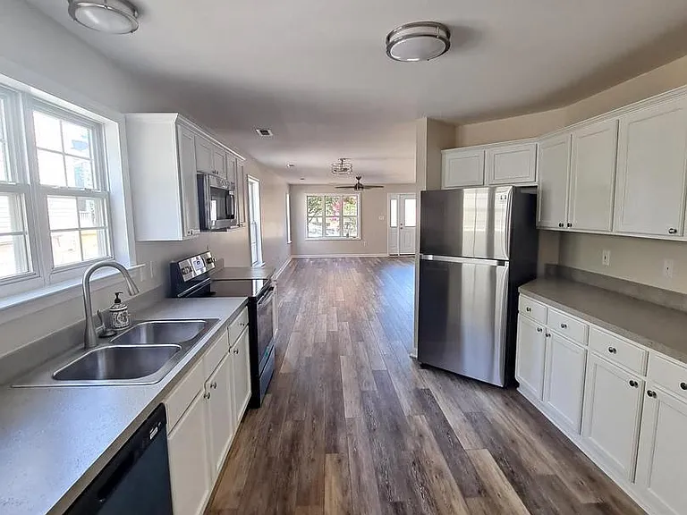 210 Amaret St — Photo 3