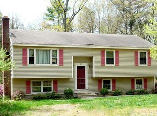 29 Red Deer Rd, Londonderry, NH 03053