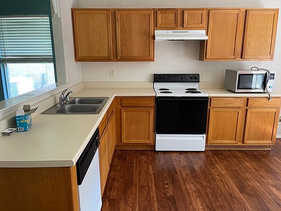 5th image of 2220 Plum Ct