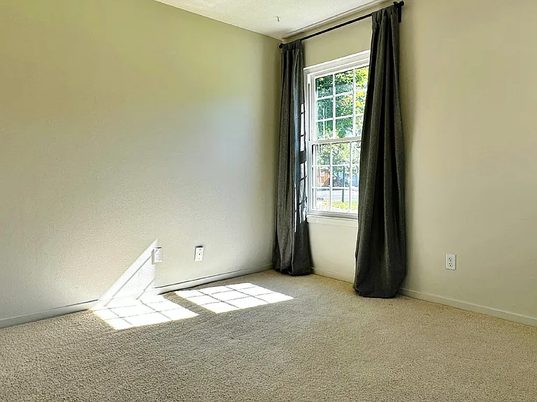 2122 S Victor St #E — Photo 18